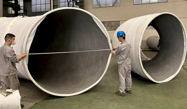 Raccords de tuyauterie soudés bout à bout en matériaux spéciaux